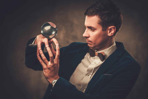 Les techniques de distraction utilisées par les magiciens