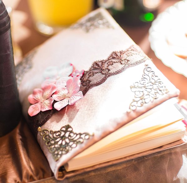 Comment créer un album de mariage : le guide étape par étape