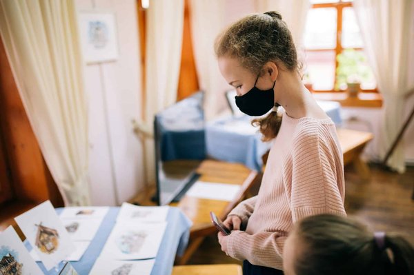 Comment créer un mur de galerie d'art à la maison?